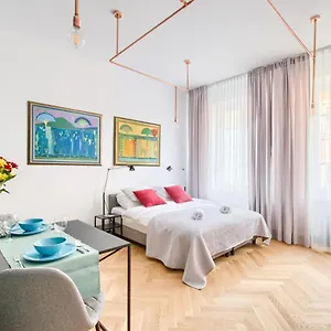 https://po-serviced-apartments-old-town-square-studio.warsawhotelspoland.com